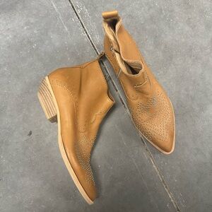 Dolce Vita Studded Tan Ankle Boots Coastal Cowgirl Bohemian Western